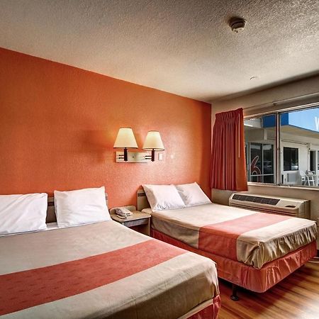 Motel 6 וולס מראה חיצוני תמונה
