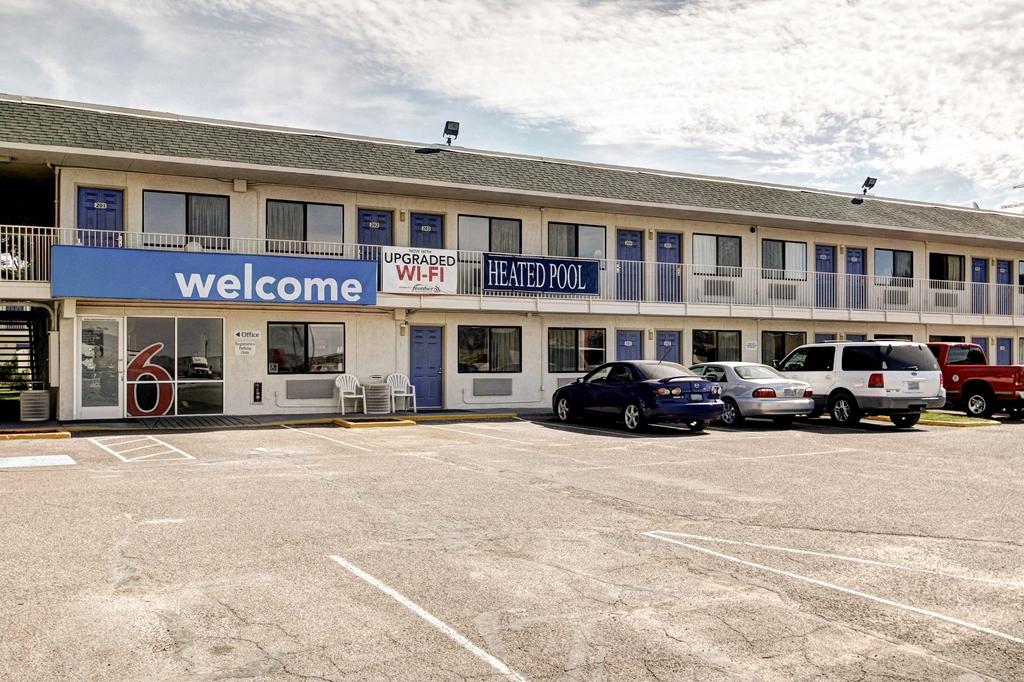 Motel 6 וולס מראה חיצוני תמונה