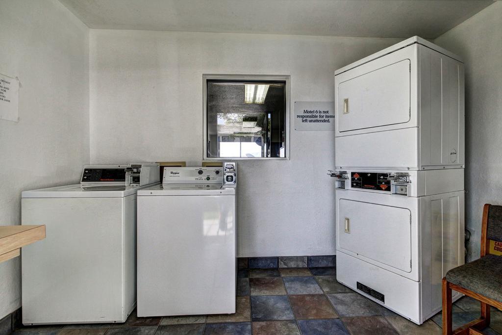Motel 6 וולס מראה חיצוני תמונה