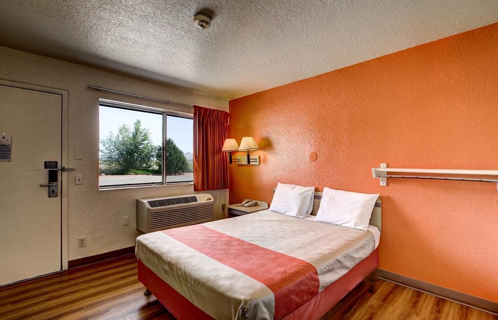 Motel 6 וולס מראה חיצוני תמונה
