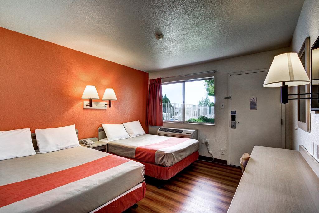 Motel 6 וולס מראה חיצוני תמונה