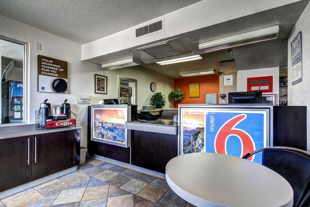 Motel 6 וולס מראה חיצוני תמונה