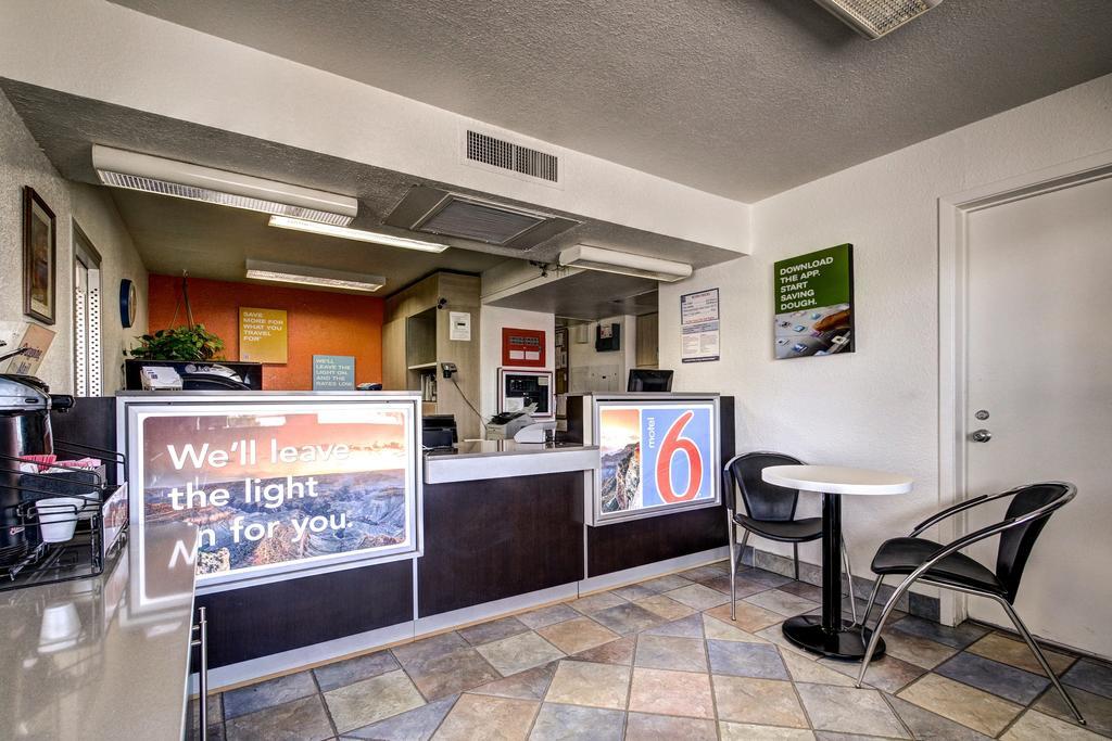Motel 6 וולס מראה חיצוני תמונה