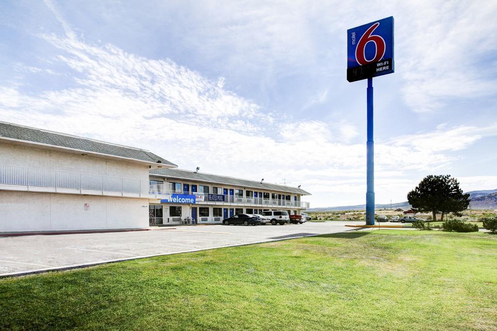 Motel 6 וולס מראה חיצוני תמונה