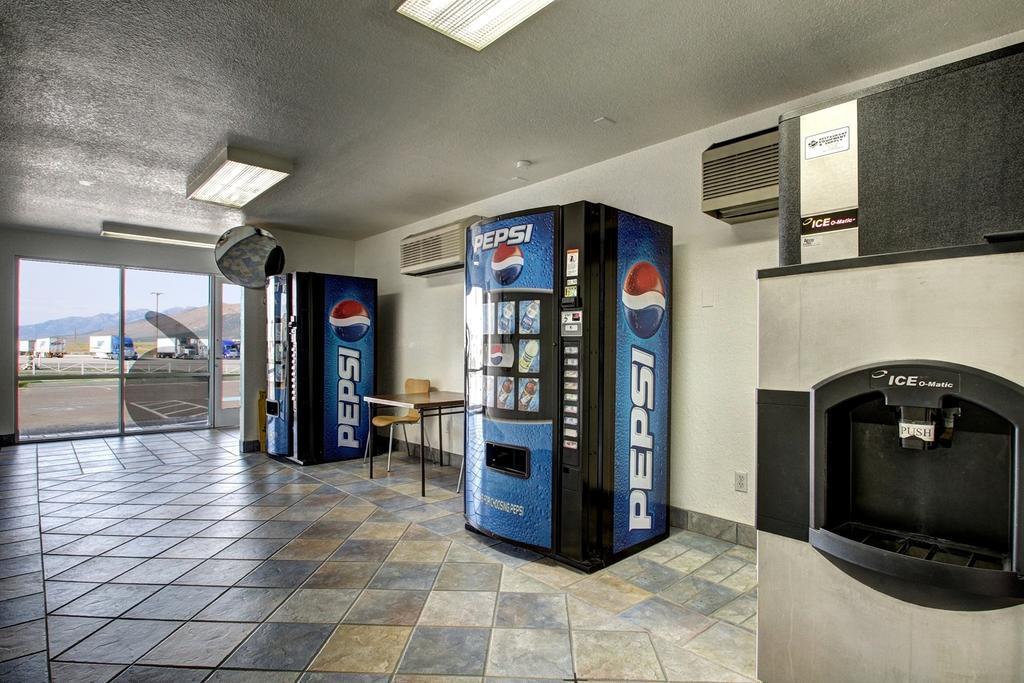 Motel 6 וולס מראה חיצוני תמונה